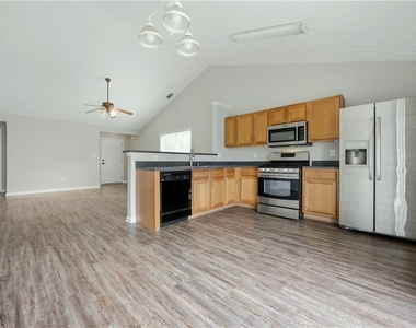 1002 Pine Isle Court - Photo Thumbnail 3