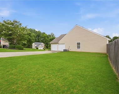 1002 Pine Isle Court - Photo Thumbnail 12