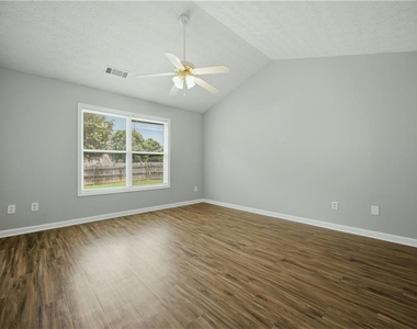 1002 Pine Isle Court - Photo Thumbnail 6