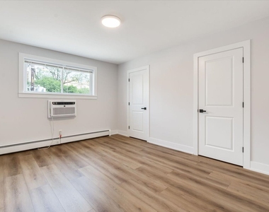 929 Washington Street - Photo Thumbnail 8
