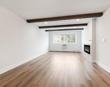 929 Washington Street - Photo Thumbnail 4