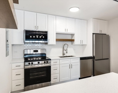 929 Washington Street - Photo Thumbnail 7