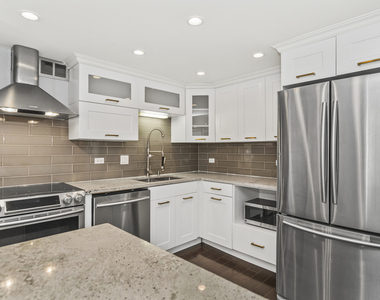 110 E Delaware Place - Photo Thumbnail 1