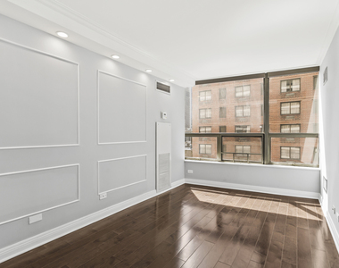 110 E Delaware Place - Photo Thumbnail 4