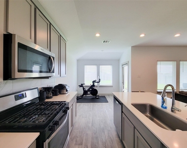 7919 Grey Wolfe Lane - Photo Thumbnail 13