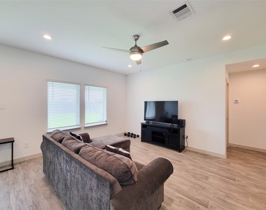 7919 Grey Wolfe Lane - Photo Thumbnail 10