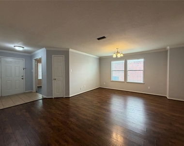 8023 Clover Leaf Drive - Photo Thumbnail 4