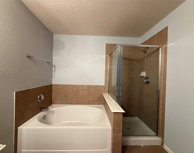 8023 Clover Leaf Drive - Photo Thumbnail 20
