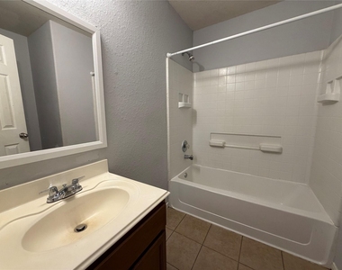 8023 Clover Leaf Drive - Photo Thumbnail 27