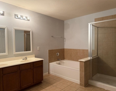 8023 Clover Leaf Drive - Photo Thumbnail 18