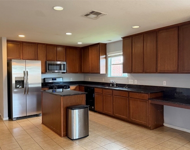 8023 Clover Leaf Drive - Photo Thumbnail 10