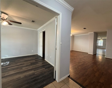 8023 Clover Leaf Drive - Photo Thumbnail 3