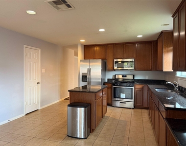 8023 Clover Leaf Drive - Photo Thumbnail 9