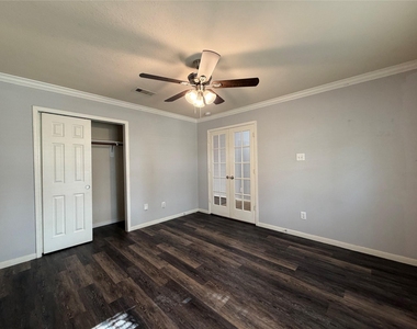 8023 Clover Leaf Drive - Photo Thumbnail 33