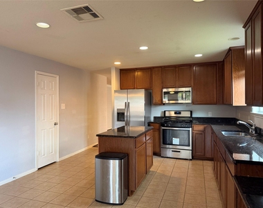 8023 Clover Leaf Drive - Photo Thumbnail 7