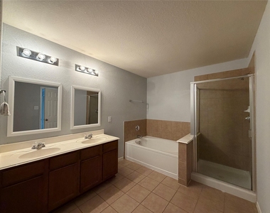 8023 Clover Leaf Drive - Photo Thumbnail 19