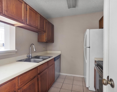 2121 Hepburn Street - Photo Thumbnail 2