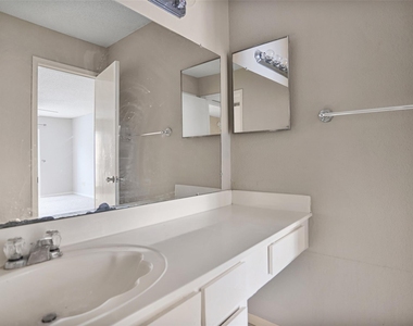 2121 Hepburn Street - Photo Thumbnail 7