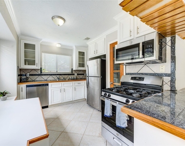 5255 Beaverbrook Drive - Photo Thumbnail 9