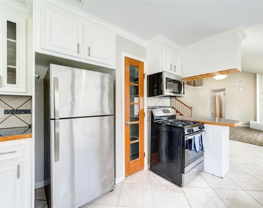 5255 Beaverbrook Drive - Photo Thumbnail 6