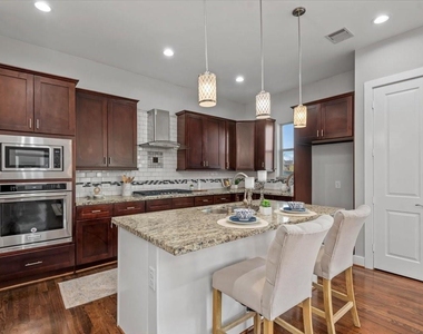 1005 Bingham Street - Photo Thumbnail 16