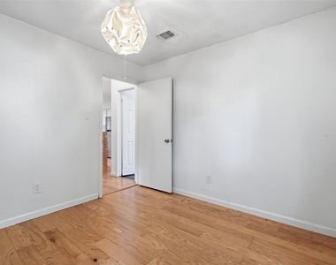 214 Glen Haven Court - Photo Thumbnail 19