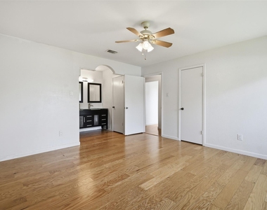 214 Glen Haven Court - Photo Thumbnail 12