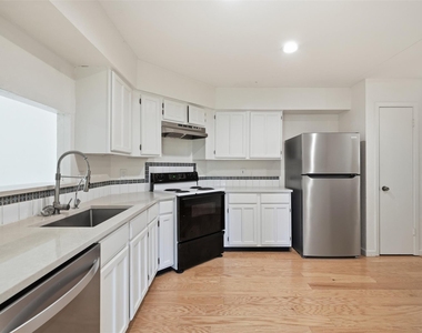 214 Glen Haven Court - Photo Thumbnail 8