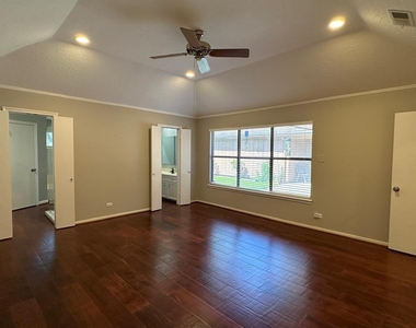 11527 Cedar Creek Drive - Photo Thumbnail 17
