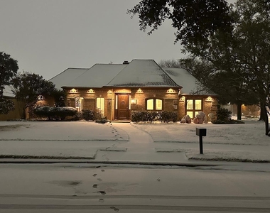 11527 Cedar Creek Drive - Photo Thumbnail 5