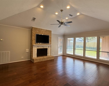 11527 Cedar Creek Drive - Photo Thumbnail 7