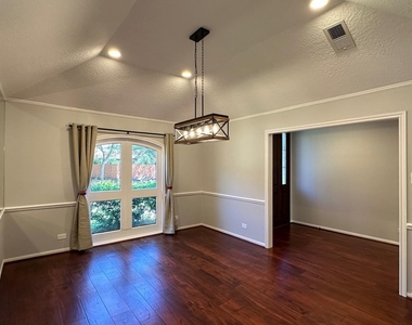 11527 Cedar Creek Drive - Photo Thumbnail 16