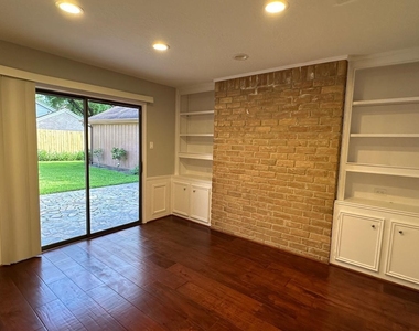 11527 Cedar Creek Drive - Photo Thumbnail 18