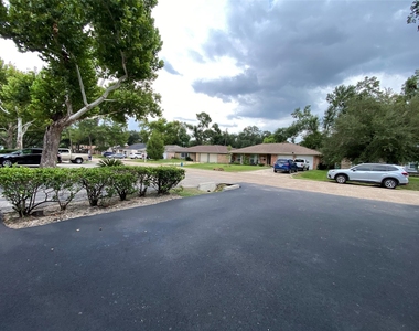 10682 Hazelhurst Drive - Photo Thumbnail 2