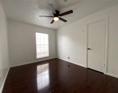 10682 Hazelhurst Drive - Photo Thumbnail 16