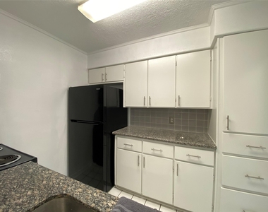 10682 Hazelhurst Drive - Photo Thumbnail 10