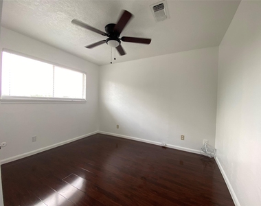 10682 Hazelhurst Drive - Photo Thumbnail 17