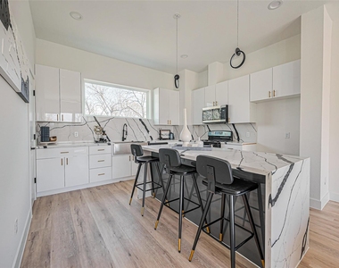 4207 Ward Street - Photo Thumbnail 4