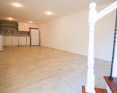 2606 Stanford Street - Photo Thumbnail 7