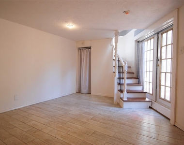 2606 Stanford Street - Photo Thumbnail 5