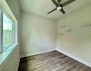 805 10th Street - Photo Thumbnail 6