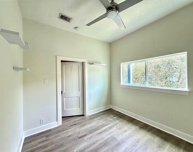 805 10th Street - Photo Thumbnail 7