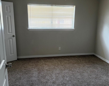 3203 Cliffdale Street - Photo Thumbnail 12