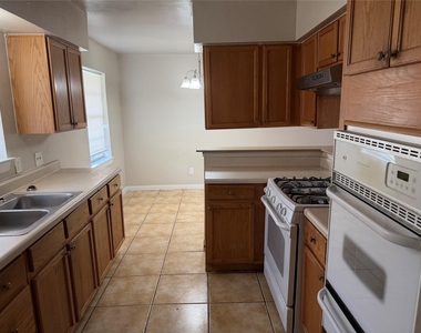 3203 Cliffdale Street - Photo Thumbnail 6