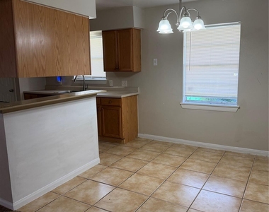 3203 Cliffdale Street - Photo Thumbnail 7