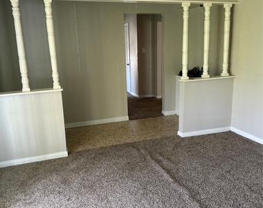 3203 Cliffdale Street - Photo Thumbnail 3