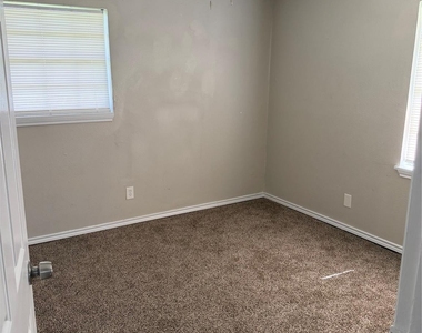 3203 Cliffdale Street - Photo Thumbnail 15