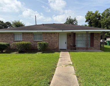 3203 Cliffdale Street - Photo Thumbnail 2