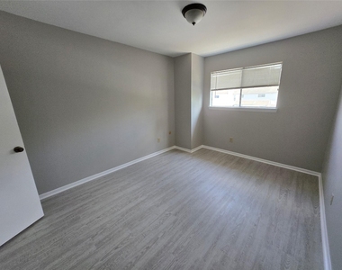7942 Grow Lane - Photo Thumbnail 21