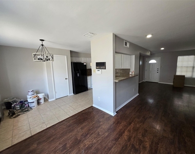 7942 Grow Lane - Photo Thumbnail 4